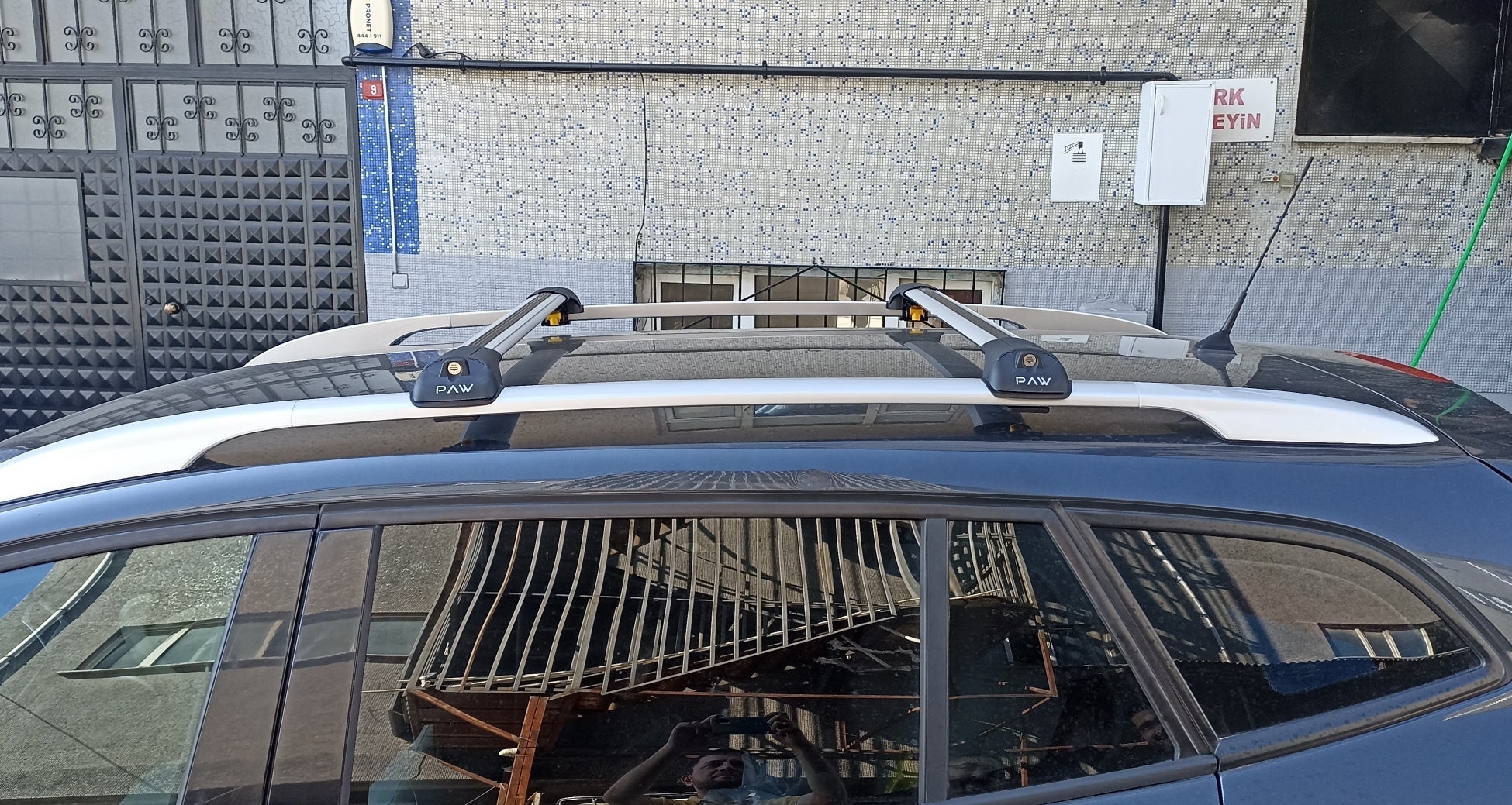For Mazda Tribute 2001-2007 Roof Rack System Carrier Cross Bars Aluminum Lockable High Quality of Metal Bracket Silver